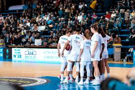 7e après 9 journées, à. Basket Landes Fiche Basketball Sur Le Club Feminin De Mont De Marsan