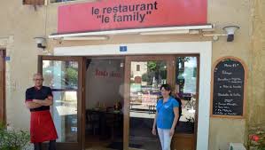 Comptant environ 450 habitants, le village conserve certains témoignages de son histoire: Sarrant Le Family Une Nouvelle Adresse Au Village Ladepeche Fr