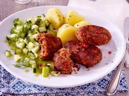 Vegetarische Frikadelle Mit Gurkensalat Und Salzkartoffeln Rezept Lecker Rezept Vegetarische Frikadellen Hausmannskost Rezepte Salzkartoffeln Rezept