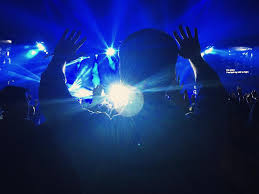 The full moon party began as a small gathering of friends in the 1980s but unexpectedly grew into one of the largest and most notorious parties on the planet. Full Moon Party Koh Samui Fullmoon Party Legendar Einzigartig Weltbekannt