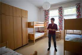 Ein handbuch mit richtlinien für die errichtung und organisation eines frauenhaus ist auch ein versuch, die so unterschiedlichen standards in den frauenhäusern europas dort zu verbessern, wo es dringend notwendig ist und auf diese weise eine harmonisierung im sinne einer qualitätssteigerung zu erreichen. Frauenhaus Berlin