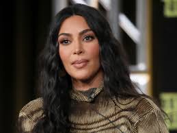 Well, in an interview with buzzfeed (and puppies) kylie shared exactly how she went about her impossible mission of saving kim's diamond earring. Kim Kardashian Mocked As Sister Kourtney Loses Earring In Bora Bora Indy100