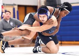 Nouvel wrestling earns split