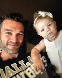 Happy birthday to this beautiful sweet girl who makes everyone smile! Can't  believe your 6 today! You are loved more then you will ever know! Happy  birthday Harlow 🎉🎈