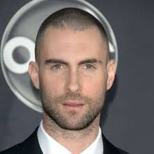 Men S Haircuts On Adam Levine Of Maroon 5 Mens Hairstyles Hairstyles For Thin Hair Adam Levine Haircut