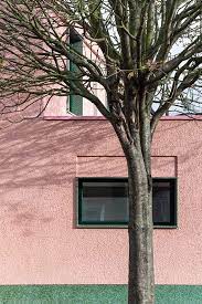 millennial rosa haus in plaistow von office s m millennial office plaistow fassade haus rosa hauser architektur