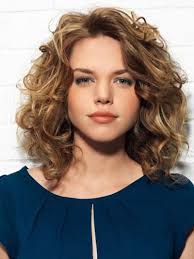 40 Stunning Medium Hairstyles for Round Faces