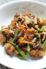 Ayam goreng kunyit adalah antara cara masakan ayam yang paling simple dan mudah tetapi sedap dimakan. Ayam Goreng Garam Kunyit Azie Kitchen
