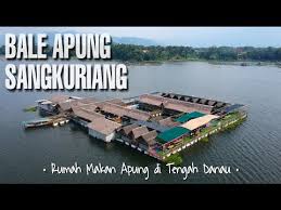 Bale Apung Sangkuriang Rumah Makan Apung Di Tengah Danau Youtube