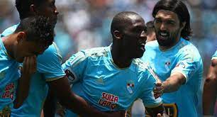 Es el mejor y lo sabe, explicó luis advíncula en un instagram live con sporting cristal, club donde el 'rayo' salió campeón de la. Sporting Cristal Luis Advincula Jokes With Cazulo Live Via Instagram Who Is Cazulooo Football Peruvian World Today News