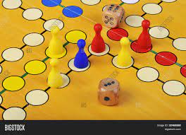 1 mejores vídeos de parchis antiguo. Imagen Y Foto El Antiguo Juego De Prueba Gratis Bigstock