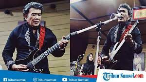 Salah satunya adalah oma irama, atau yang lebih dikenal dengan rhoma irama. 11 Lagu Rhoma Irama Tentang Agama Islam Terpopuler Sepanjang Masa Download Di Sini Tribun Sumsel