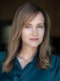 Kelly Wick's Instagram, Twitter & Facebook