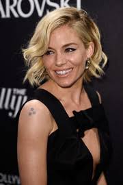 We earn a commission for products purchased through some links in this article. Sienna Miller Short Hairstyles Sienna Miller Hair Stylebistro