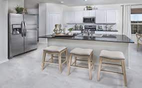 Travertine Flooring Outlines This Beautiful Kitchen In Our Lennar At Creekside Ranch Model Home In Richmond Tx Home Design Programs New Homes New House Plans