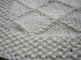 Wer dachte zum stricken braucht man nadeln und viel geduld der täuscht sich. Strickanleitung Babydecke In 2 Grossen Fur Anfanger Bellalotta Design