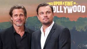 Diretto da martin scorsese e con leonardo dicaprio, matt damon, jack nicholson, mark wahlberg e vera farmiga, il gangster movie è ambientato a boston e racconta la vicenda di un boss irlandese,. Brad Pitt Leonardo Dicaprio Get Mistaken For Matt Damon Sign His Autographs Sheknows
