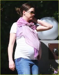 Baby photos of leonardo dicaprio recently surfaced on the internet this week, but for some reason, fans aren't reacting to the absurdly cute vintage snap the way you might have expected. Anne Hathaway Congratulates Leonardo Dicaprio After His Oscar Win Photo 3594956 Anne Hathaway Pictures Just Jared