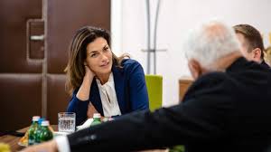 Hozzáadom a könyvjelzőhöz küldd ide: Ugy Tunik Nagy A Baj Reagalt Az Ordog Ugyvedje Arra Hogy Varga Judit Feljelentest Tesz Ellenszel