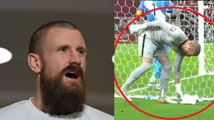 Andrew Redmayne, arquero de Australia, volvió a bailar en los penales