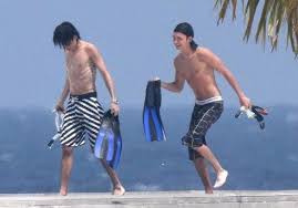 The two are currently spending a lot of time in berlin to support tom's wife heidi klum with her filming of 'germany's next topmodel'. Blog De La Tele Bill Tom Kaulitz Las Maldivas 2010 Fotos Hq