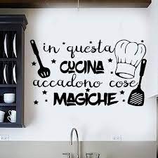 Vinilo Pared Decorativo Pegatina Pared Con Frase En Italiano In Questa Cucina Adesivi Murali Frasi In Italiano Citazione De Adesivi Murali Decorazioni Adesivi
