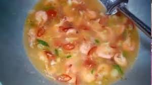 Berbeda dengan sop tomat di eropa yang pekat, sop merah di indonesia lebih encer kuahnya. Membuat Sop Udang Dengan Bumbu Sederhana Youtube