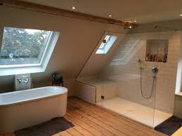 Hauptbad Im Offenen Dachgeschoss Schlafzimmer Im Landhausstil Von Tim Diekhans Architektur Landhaus Homify Badezimmer Dachschrage Dachgeschoss Schlafzimmer Badezimmer Dachgeschoss