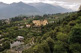 Tripadvisor has 47 reviews of trautmannsdorf hotels, attractions, and restaurants making it your best trautmannsdorf resource. Schloss Trautmannsdorf Meran Foto Bild Italy World Meran Bilder Auf Fotocommunity