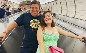 Fue recibido en una curiosamente, la presentación de miguel herrera también se dio un 20 de mayo, mismo día en que. Revientan A Hija De Miguel Herrera En Redes Sociales