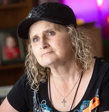 Bone marrow transplant recipient from Leslie meets donor who saved her