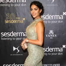 Since then, the couple has been georgina receives around $100,000 every month from ronaldo. Georgina Rodriguez Wiki Bio
