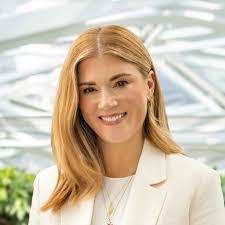 Lindsay Firestone's Instagram, Twitter & Facebook