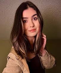 Roberta Kain's Instagram, Twitter & Facebook