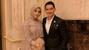 Citra kirana dan rezky aditya tampil kompak dengan busana simpel yang memadukan atasan putih dan celana jins. Citra Kirana Takut Tertular Covid 19 Rasakan Gejala Demam Tinggi Mendadak Ternyata Ini Hasilnya Bangka Pos