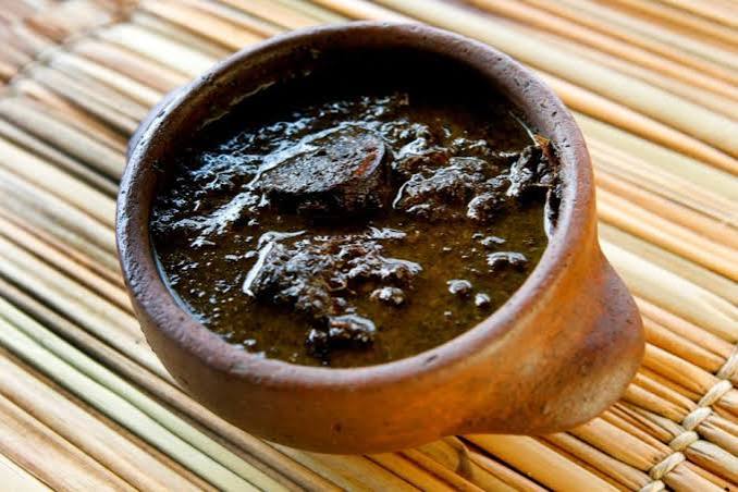 Receita de Maniçoba Paraense Tradicional: A Feijoada da Amazônia