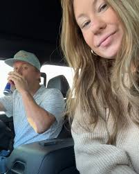 life lately 💄🍕😋🥂👯‍♀️🩺