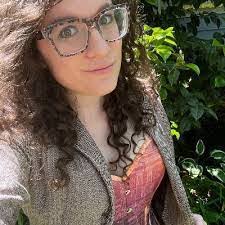 Tracy Lentz's Instagram, Twitter & Facebook