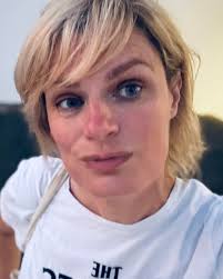 Join artist-in-residence Tracy Harris at 'The City Socials' this month, and  see their work Tidal City 📆 Thursday 25 September 📍 The Canopi, 59-61  Tudor St, Cardiff CF11 6AD 🕗 6:30pm Learn