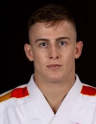 FALCONE RAISES THE ITALIAN FLAG