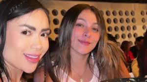 Epa Colombia gastó millones para que su hija nazca con ojos claros y las  críticas le llovieron