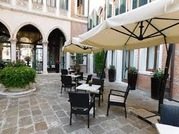 The player controls a group of two heroes who can choose. Vnitrni Dvorek S Klidnym Posezenim Ve Stinu Picture Of Sina Centurion Palace Venice Tripadvisor