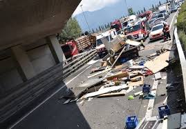 Tödlicher unfall unfall a13 brennerautobahn heute. A13 Nach Unfall Uber 2 Stunden Gesperrt Grheute