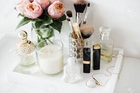 Ideas de decoracion para tu tocador💋 #artedecorativa #tocadores #decoraciones. Ladys Tocador Decoracion Con Flores Hermosos Detalles Fotos Retratos Imagenes Y Fotografia De Archivo Libres De Derecho Image 90294505