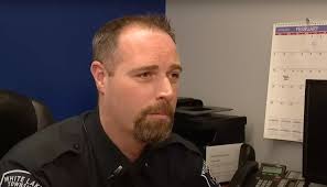 Woman finds $15,000 in cash and immediately calls police even though it was  life-changing money