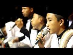 Lirik lagu aku rindu dari gus azmi lagu ini adalah salah satu lagu religi yang dipopulerkan oleh gus azmi silahkan baca disini. Lirik Lagu Sholawat Ibu Aku Rindu Syubbanul Muslimin Blog Kang Hamzah
