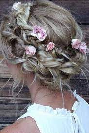 Lee Saved To Badezimmer Frisuren Mit Blumen Blumen Frisuren Dirndl Frisuren Hochzeitsfrisuren