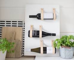 1001 Tutos Faciles Et Idees Inspirantes Pour Trouver La Meilleure Astuce Rangement Cuisine Astuce Rangement Cuisine Astuce Rangement Etageres A Bouteilles De Vin