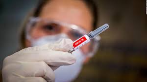 The moderna covid‑19 vaccine is administered intramuscularly as a series of two doses (0.5 ml each) 1 month apart. La Vacuna Contra El Coronavirus De Moderna Tiene Una Eficacia Del 94 5 Segun Datos De La Empresa Cnn