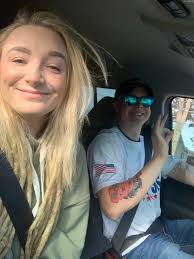 Hi friends. This is kinda silly, but i was hoping to reach out to y'all and  make some connections to schedule some shoots for the soul purpose of a  confidence boost. Been